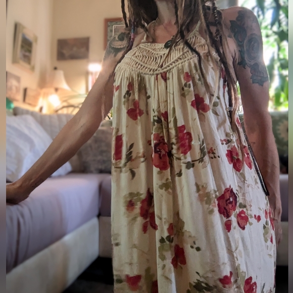 Volcom Shift Dress Sleeveless Crochet Ruffle Pleated Floral Ivory Red Size S - Picture 2 of 8